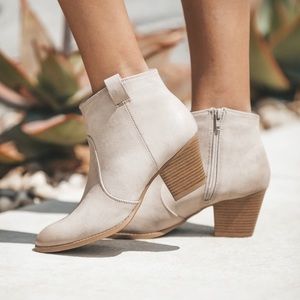 💕NEW Kelsea Qupid Weather-Distressed Booties💕
